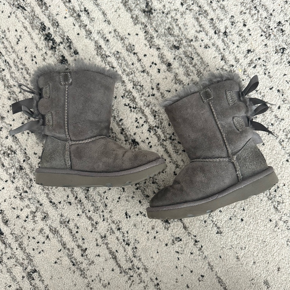 UGG GIRLS’ BAILEY BOW II